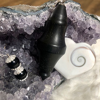 Pendule en ébène du Gabon